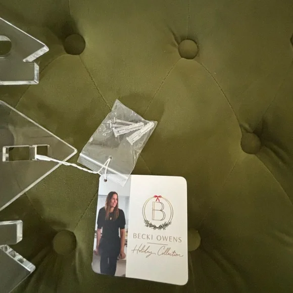 NWT - Two Acrylic Hook Wall Racks - Picture 7 of 11